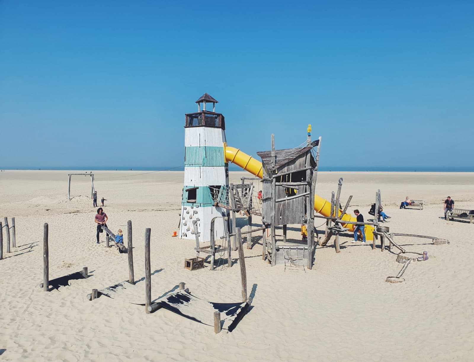 met kids naar zeeland