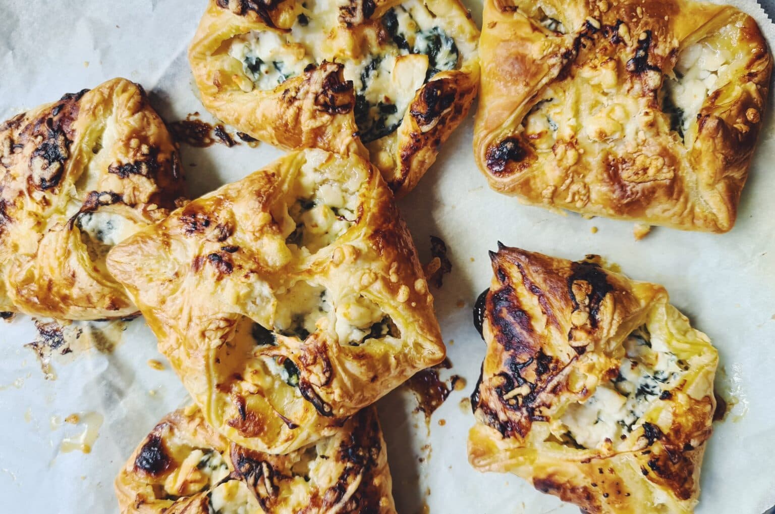 Spinazie feta pakketjes uit de oven