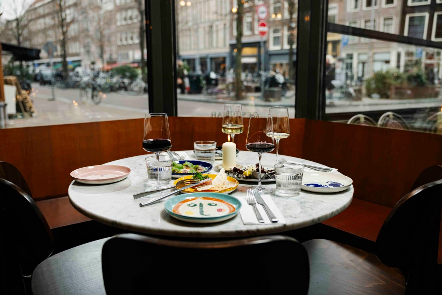 ELA Restobar haalt Mediterraans tafelen naar de Jordaan